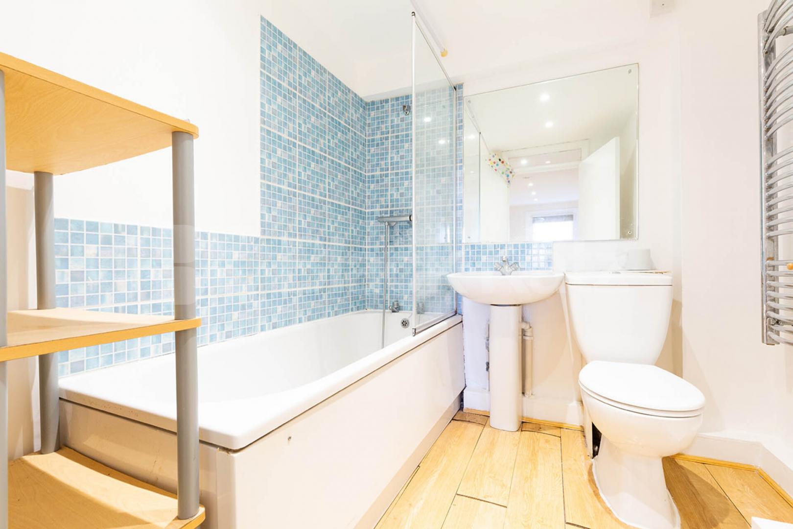 A recently redecorated and cosy one bedroom flat  in De Beauvoir Town Buckingham Road, Dalston